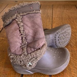 Kids Nadia Crocs lined boots sz12/13